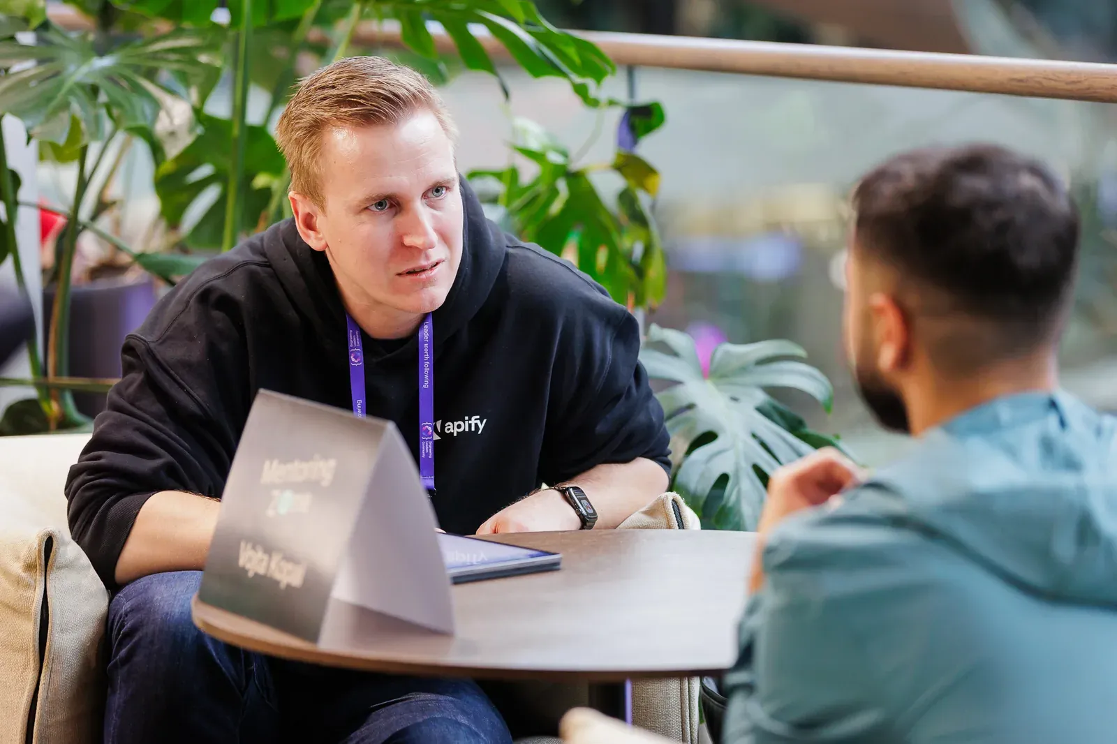 Marian Kamenistak mentoring an engineering leader onsite, 1:1 session