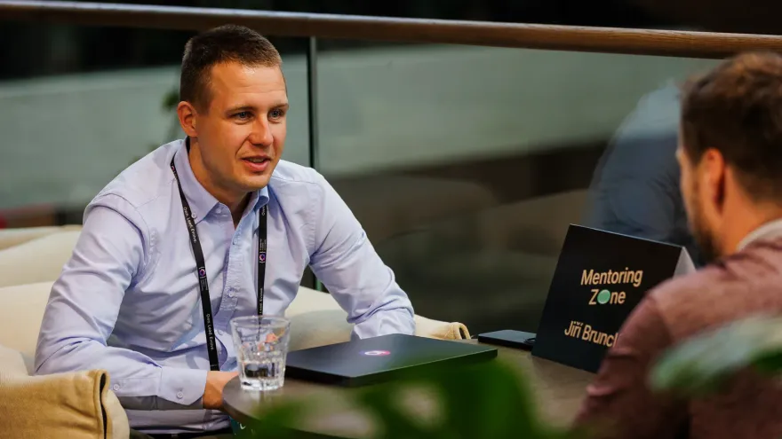 Marian Kamenistak in a 1:1 mentoring session.