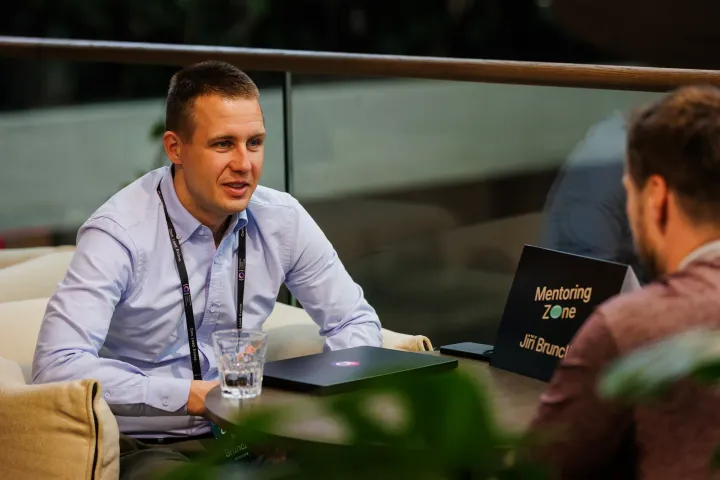 Marian Kamenistak in a 1:1 mentoring session.