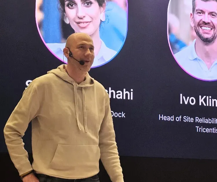 Marian Kamenistak přednáší na akci o engineering leadershipu.
